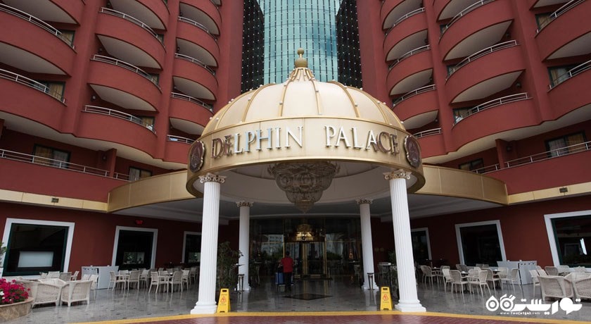 درب ورودی هتل